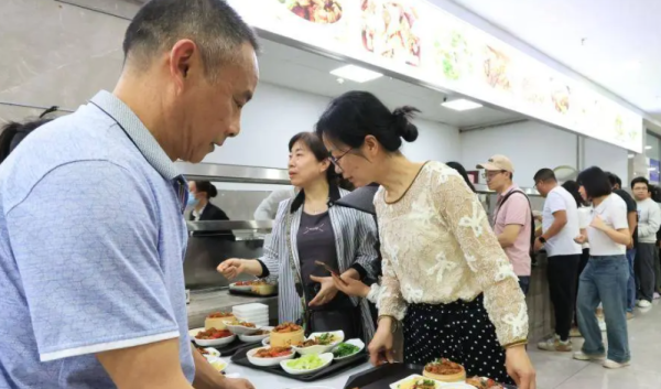 长江云配 光明谈： 为“舌尖上的服务” 点赞！