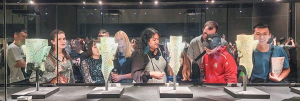 大牛证券 德国青少年参观三星堆博物馆